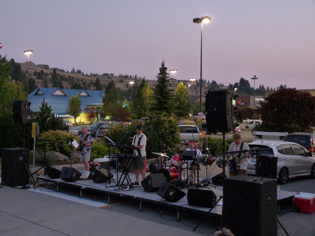 Limosine performing Friday Night 2013